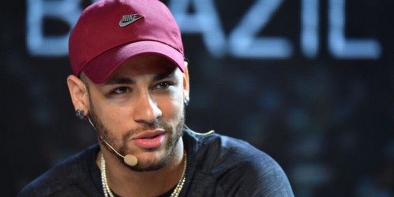 Neymar cũng là một cái tên có vẻ ngoài quyến rũ Neymar cũng là một cái tên có vẻ ngoài quyến rũ