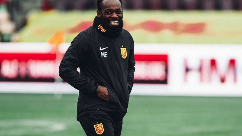 Michael Essien cũng theo đuổi sự nghiệp chỉ đạo