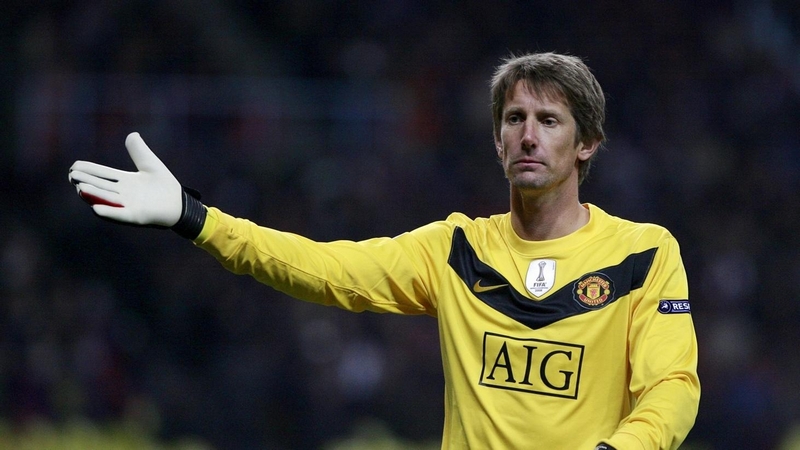 Edwin van der Sar cũng có thời gian dài rất ấn tượng với MU