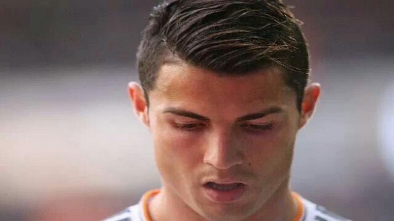 Kiểu tóc của Ronaldo này mang đến sự chững chạc, lịch sự