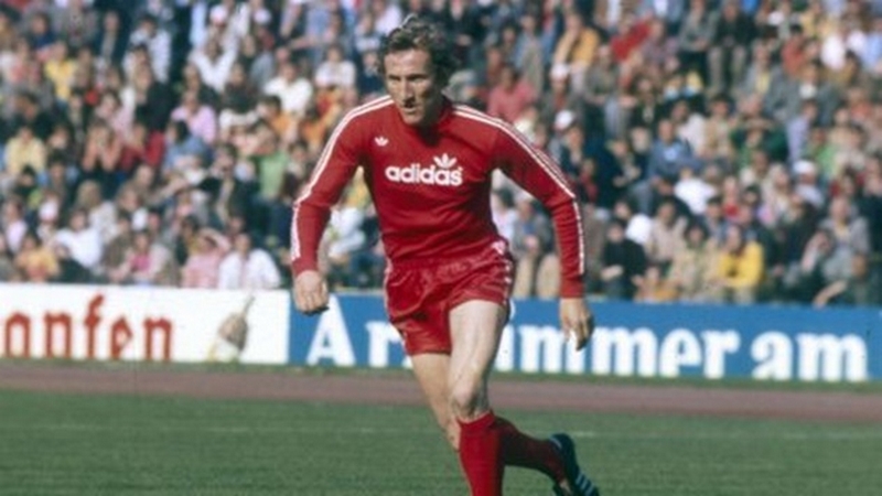 Hans-Georg Schwarzenbeck từng là một trung vệ huyền thoại của đội bóng này